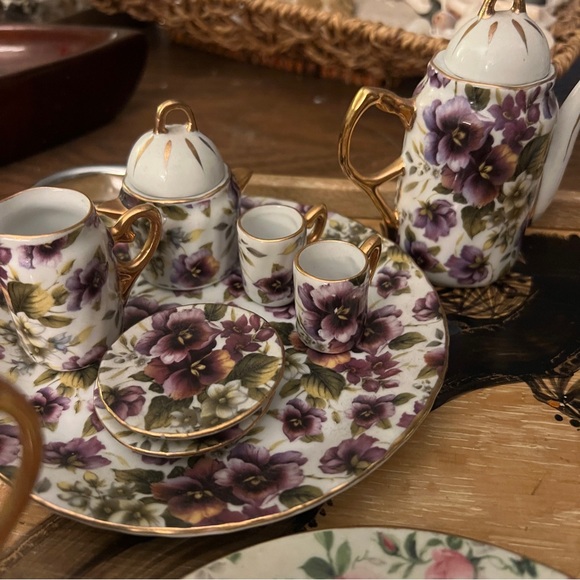 Formalities 4 Tiny Floral Porcelain Tea Sets - Picture 5 of 13